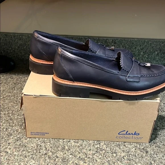 Clarks Collection Westlynn Bella
Woman’s Dark Blue Leather Loafers - Picture 4 of 8